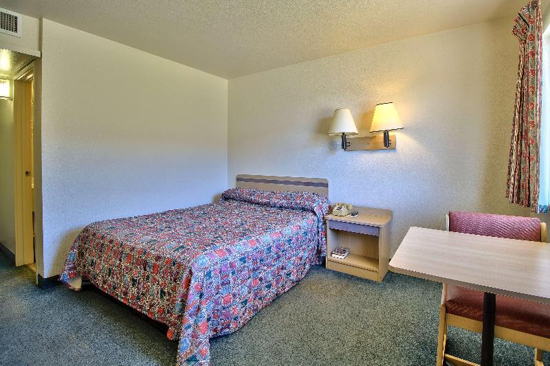 Motel 6 Douglas image