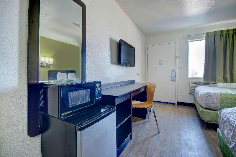 Motel 6 Douglas image