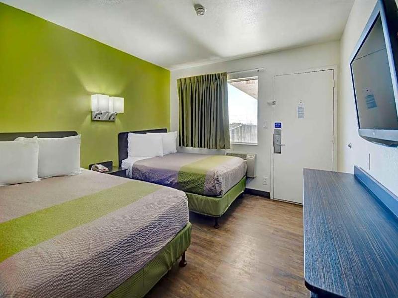 Motel 6 Douglas image