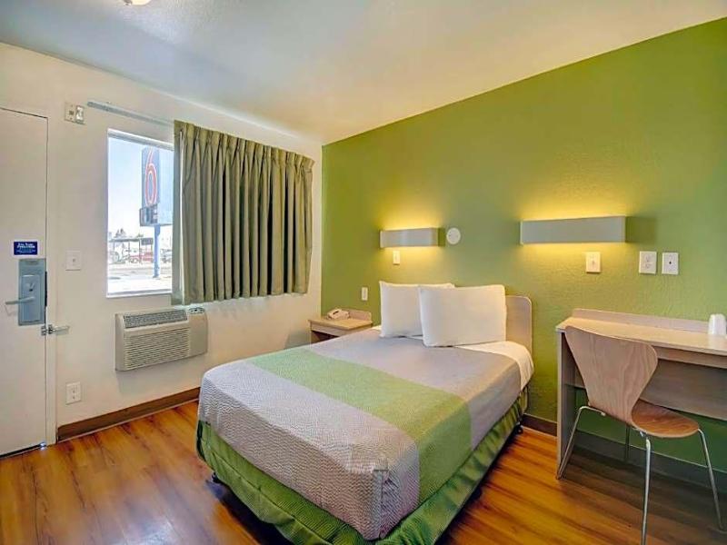 Motel 6 Douglas image