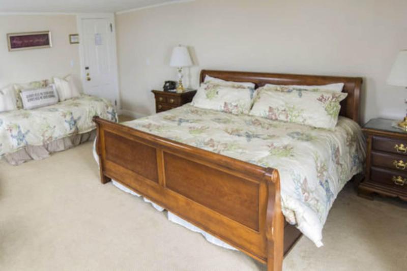 The Yankee Clipper Inn image