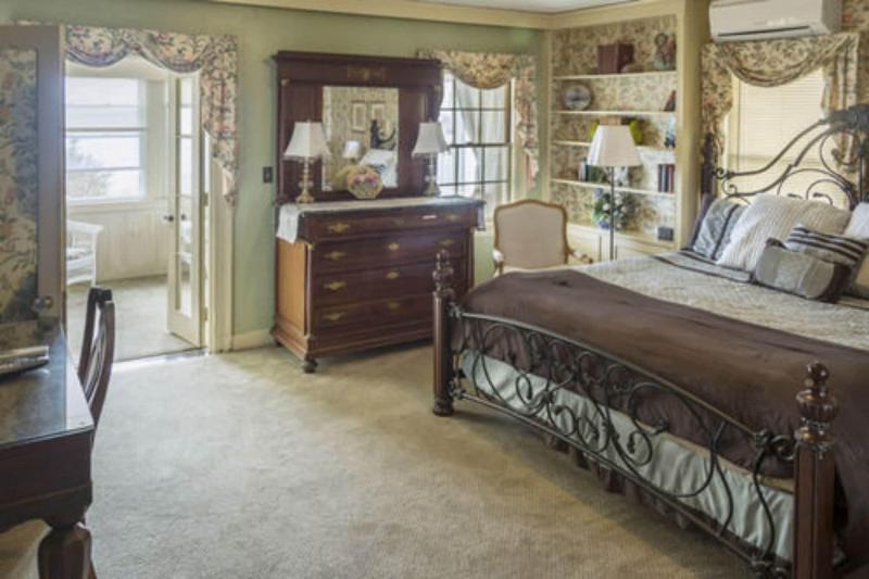 The Yankee Clipper Inn image