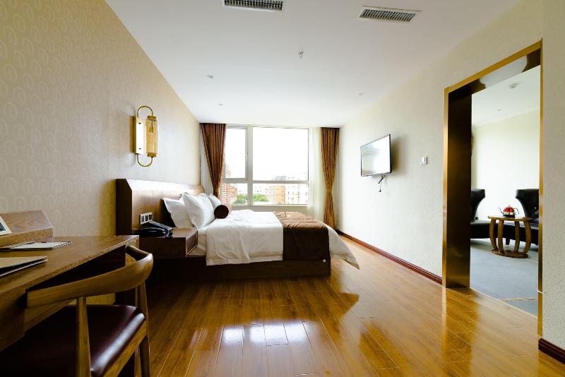 Qingdao James Joyce Hotel image