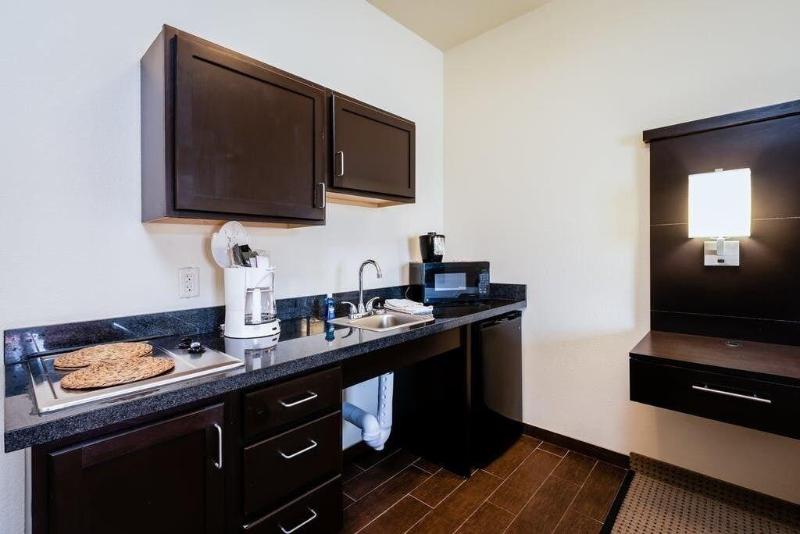 Black Gold Suites Stanley image
