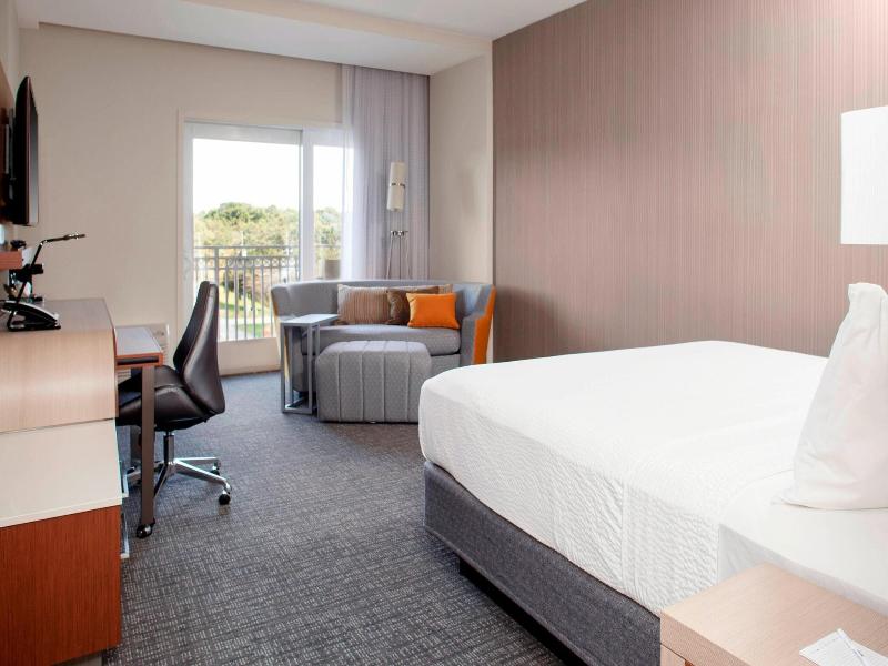 Courtyard By Marriott Deland Historic Downtown image