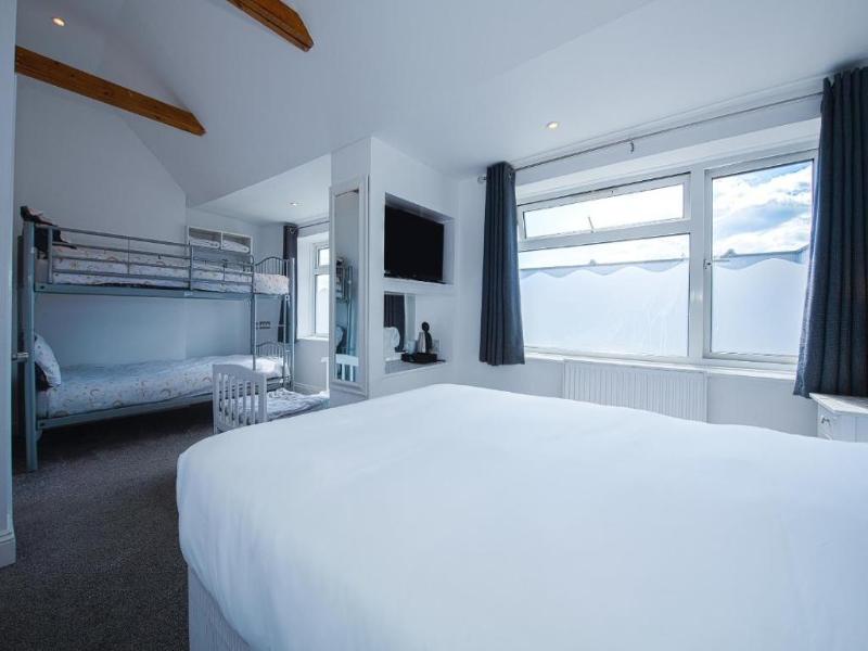 OYO Pier Hotel image