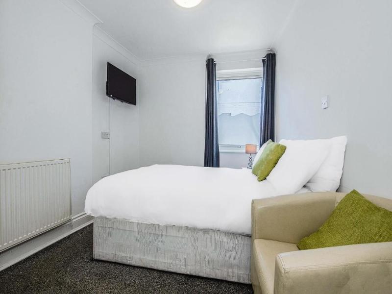 OYO Pier Hotel image