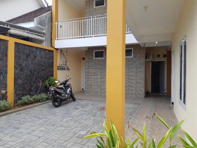 OYO Life 2743 Kost Brawijaya 1