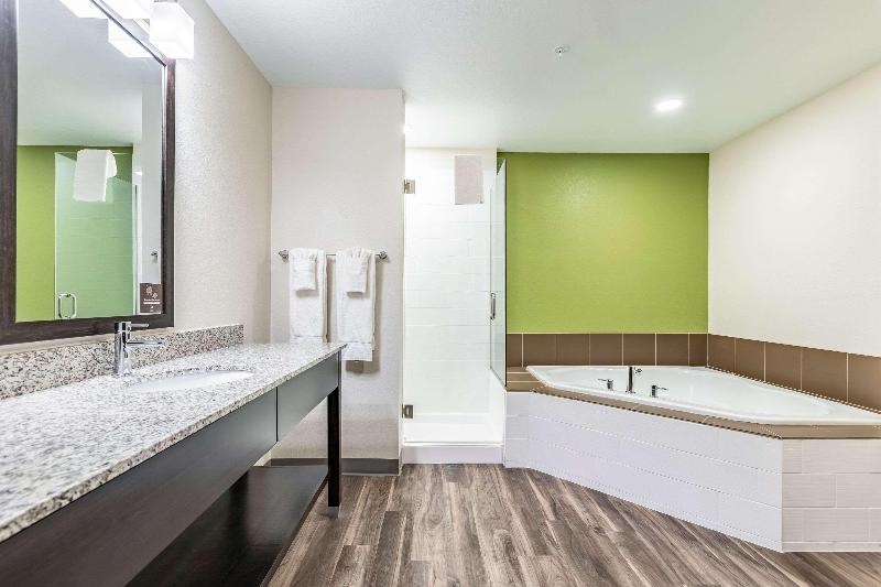 Sleep Inn&Suites Mt Hope Near Auction Event Center image