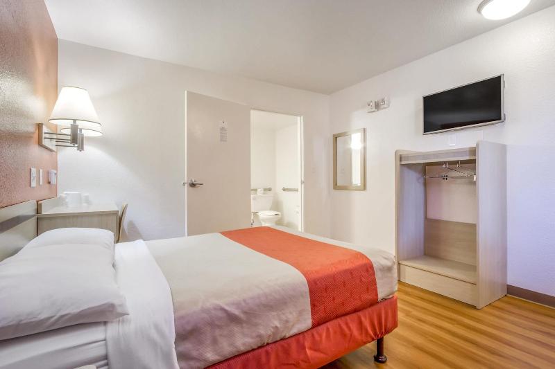 Motel 6 Phoenix West - Image 8