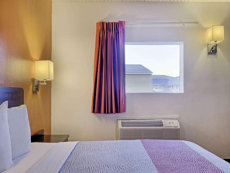 Motel 6 Sullivan Mo image