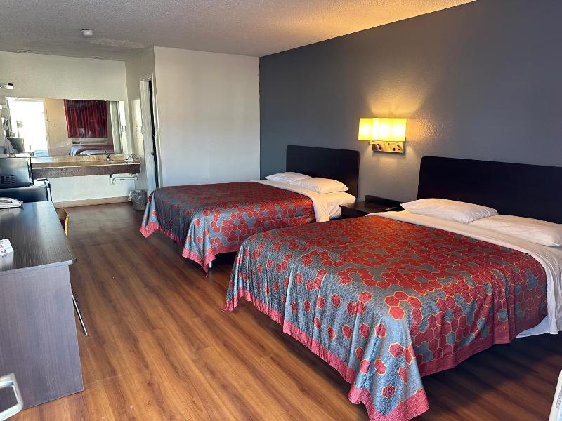 Motel 6 Sullivan Mo image
