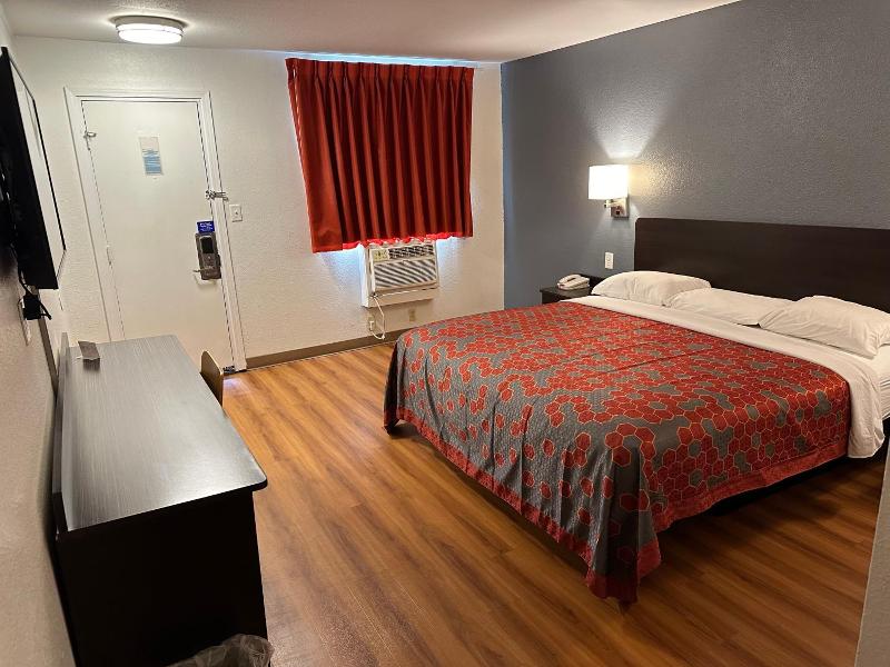 Motel 6 Sullivan Mo image