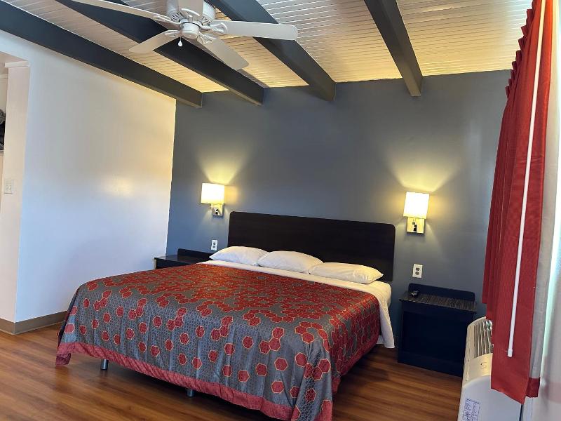 Motel 6 Sullivan Mo image
