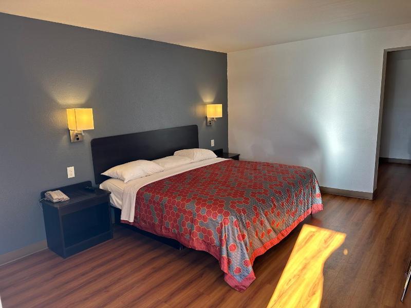 Motel 6 Sullivan Mo image