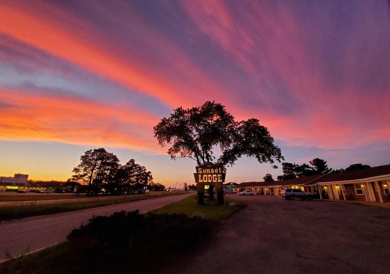 Sunset Lodge Escanaba image