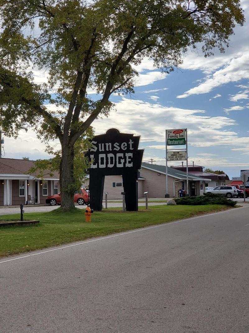 Sunset Lodge Escanaba image