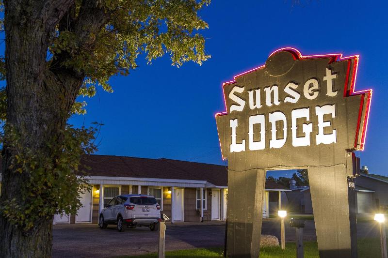 Sunset Lodge Escanaba image