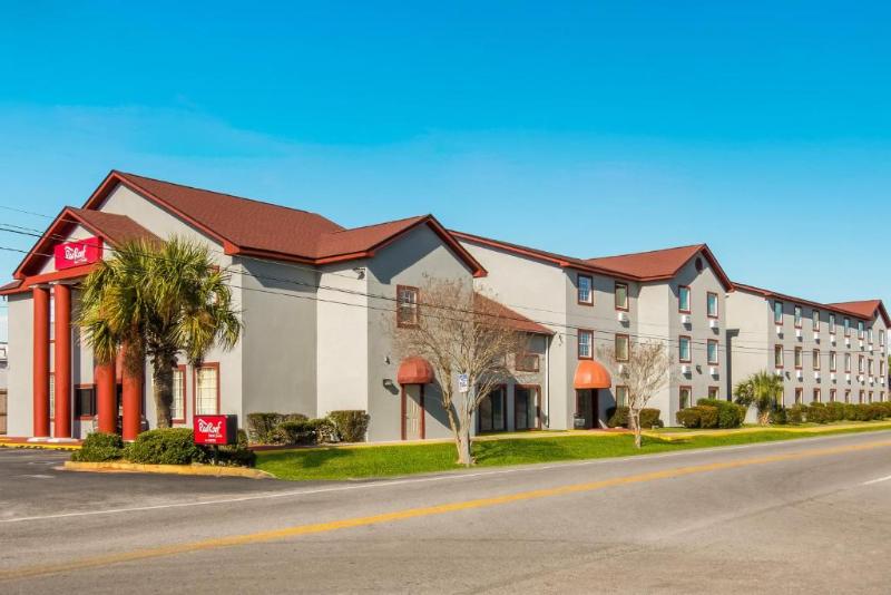 Red Roof Inn & Suites Pensacola - Nas Corry image