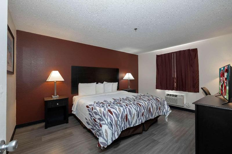 Red Roof Inn & Suites Pensacola - Nas Corry image