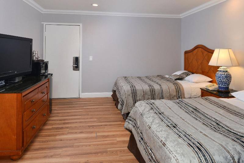 Highlander Motel image