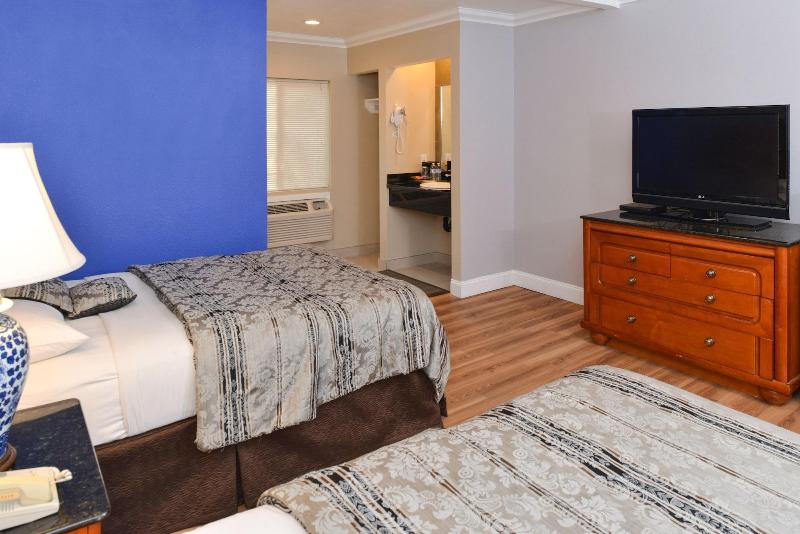 Highlander Motel image