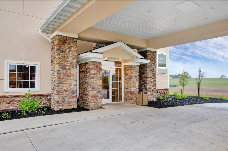 Cobblestone Hotel Suites Waynesboro image