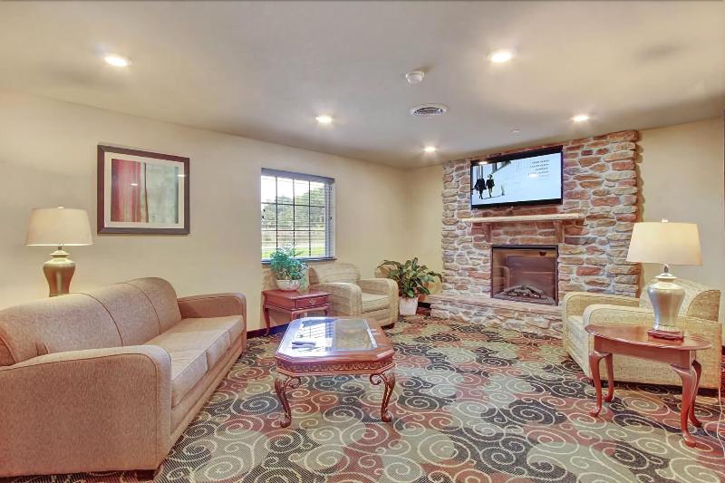 Cobblestone Hotel Suites Waynesboro image