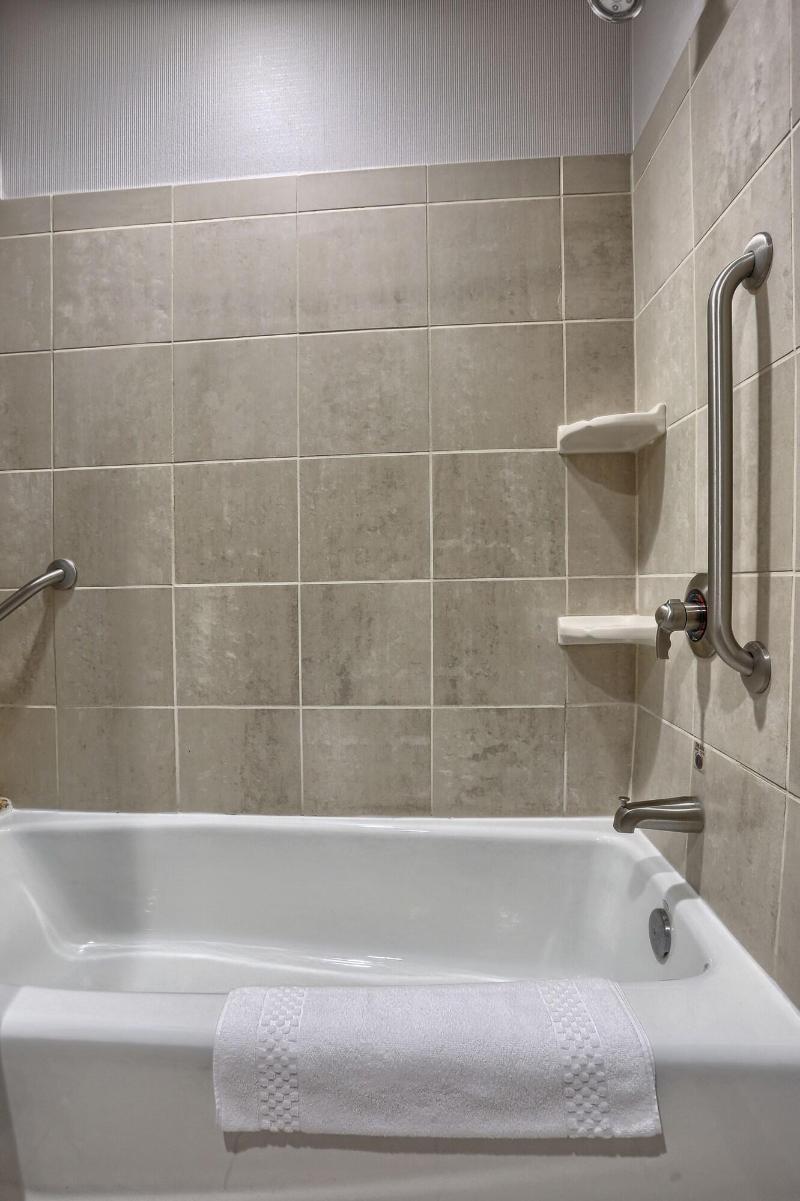 Cobblestone Hotel Suites Waynesboro image