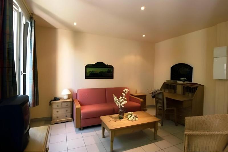 Residence Hotel LES DUCS DE CHEVREUSE image