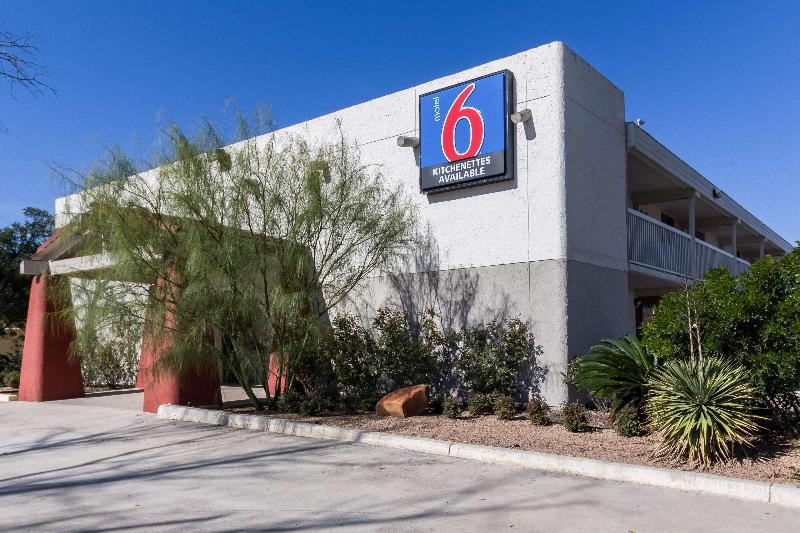 Motel 6 Uvalde Tx image