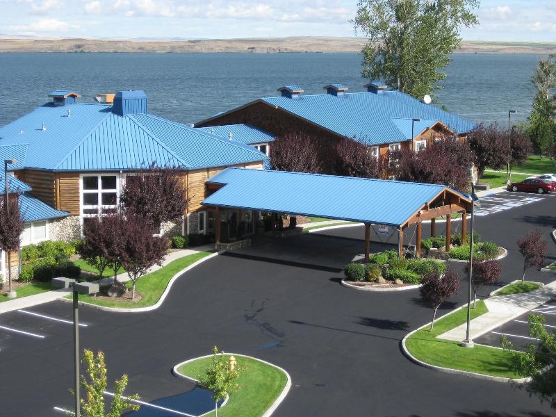 River Lodge And Grill image