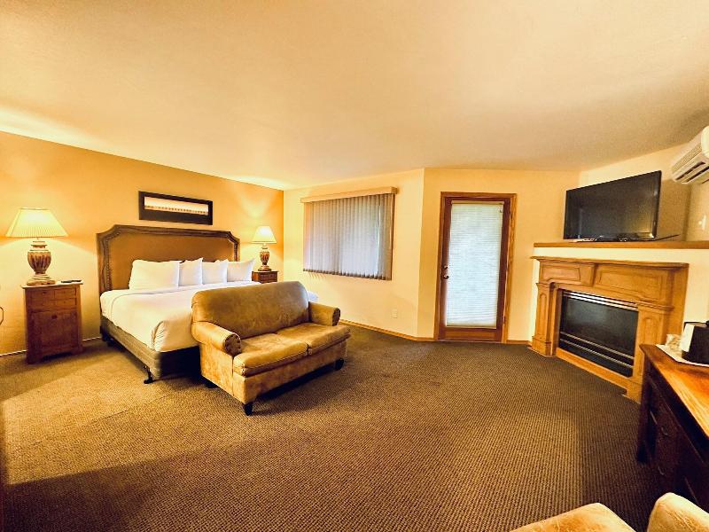 Lodge At Leathem Smith image