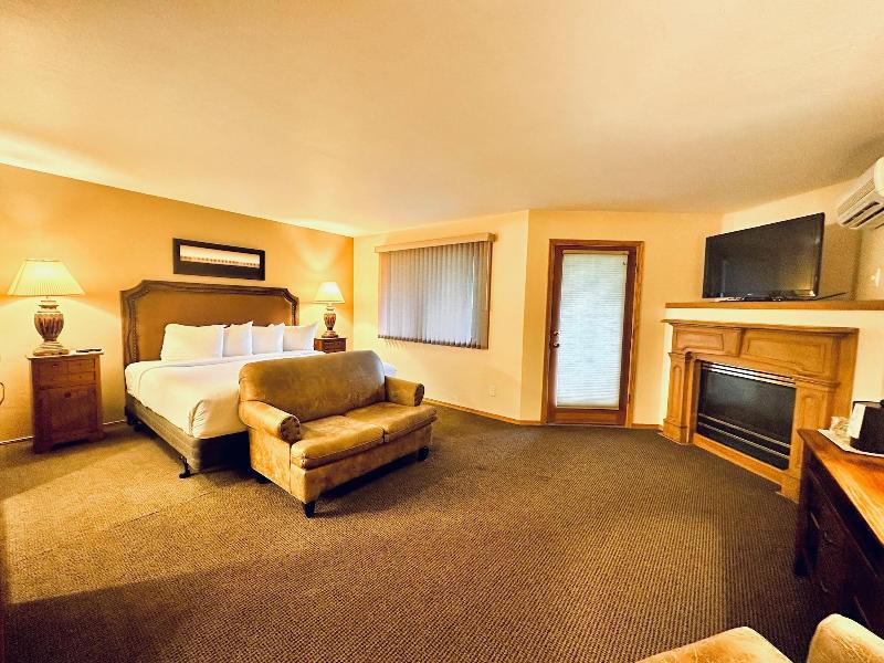 Lodge At Leathem Smith image