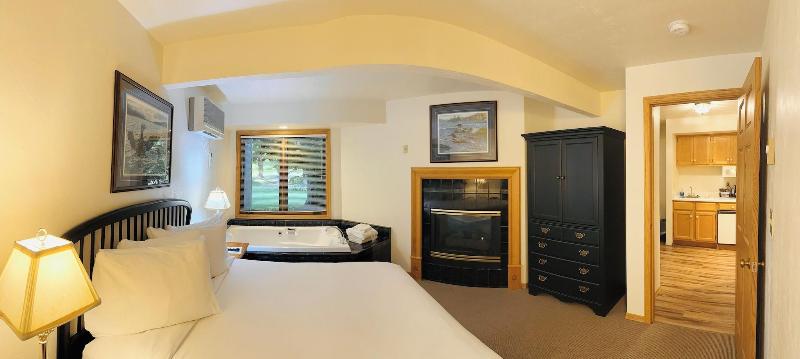 Lodge At Leathem Smith image