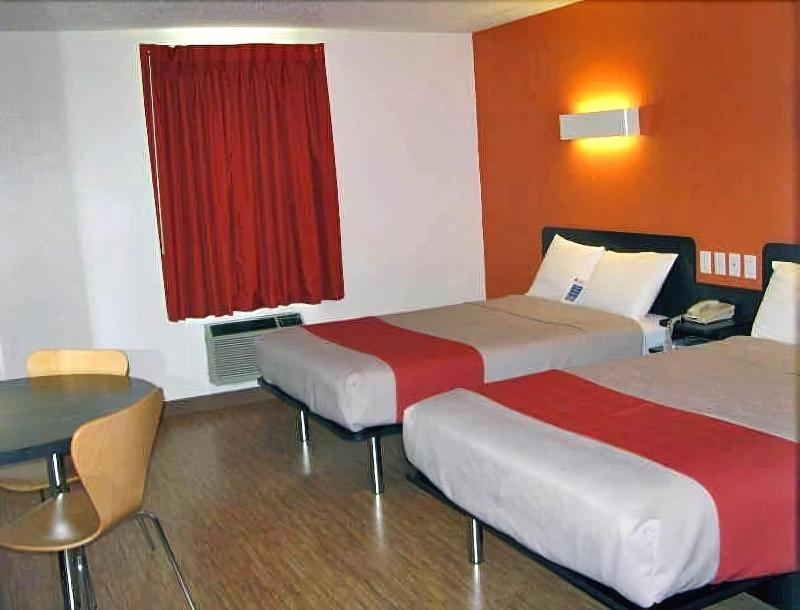 Motel 6 Southhaven Ks image 3