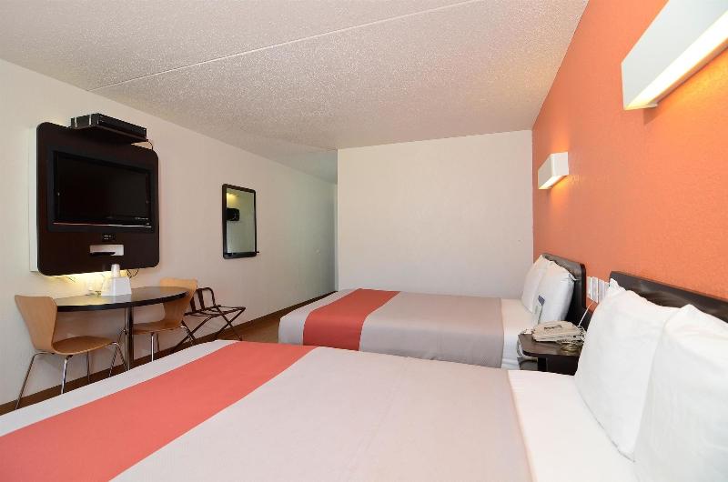 Motel 6 Southhaven Ks image 5