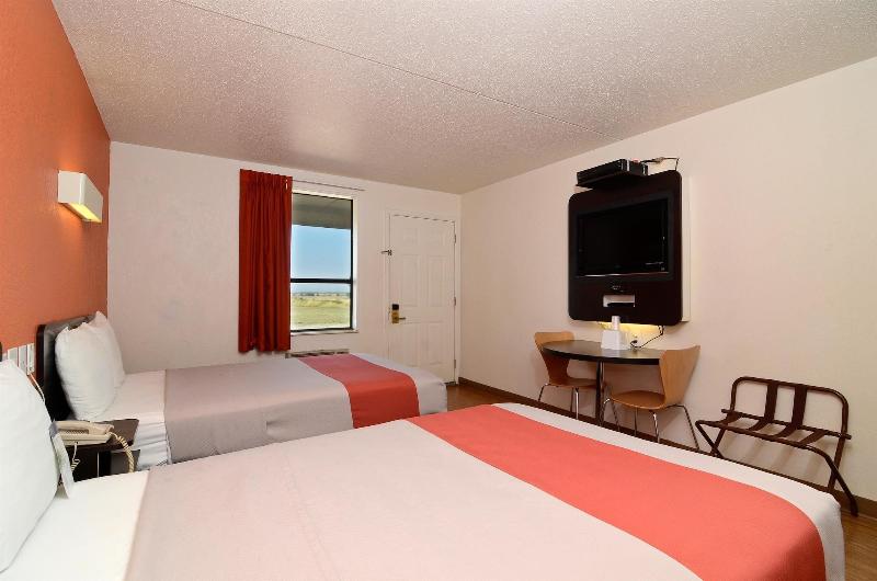 Motel 6 Southhaven Ks image 1
