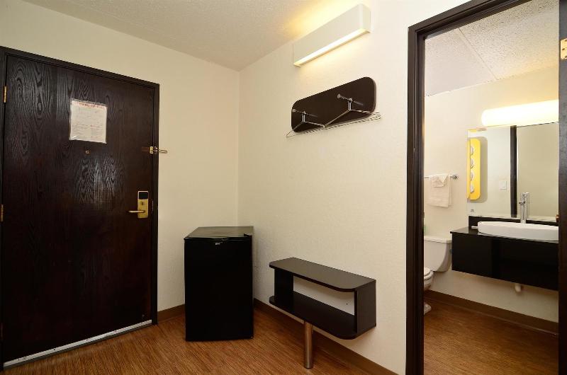 Motel 6 Southhaven Ks image