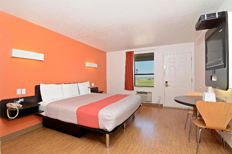 Motel 6 Southhaven Ks image