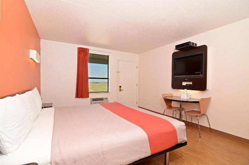 Motel 6 Southhaven Ks image