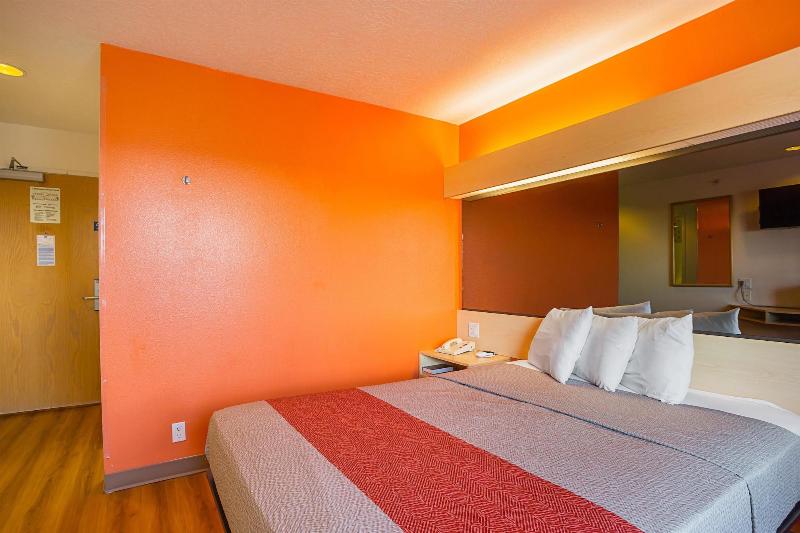 Motel 6 Bernalillo, Nm image