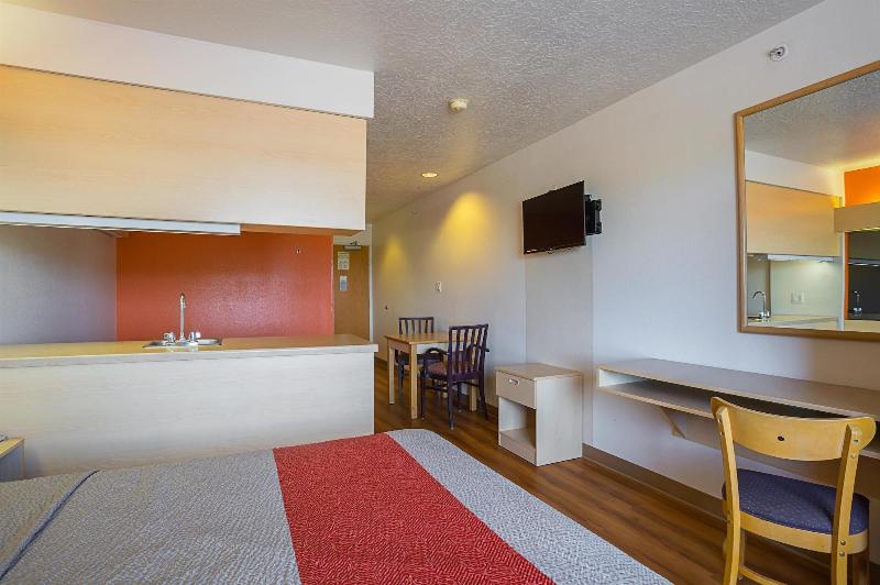 Motel 6 Bernalillo, Nm image
