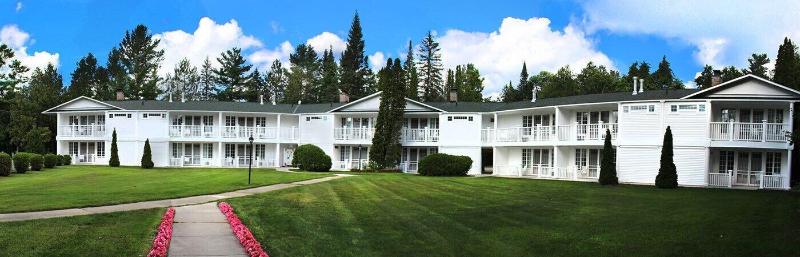 Colonial Inn Harbor Springs image
