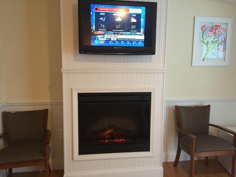 Colonial Inn Harbor Springs image