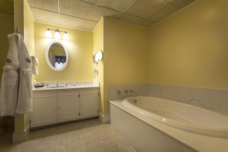 Stafford S Bay View Inn image