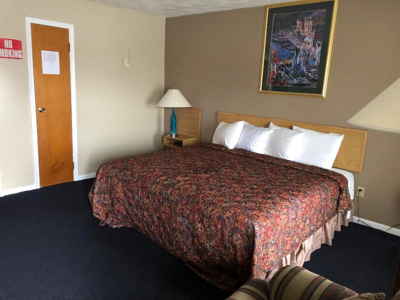 Village Inn Motel Holt