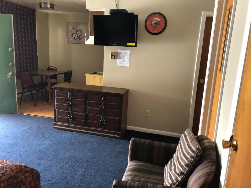 Village Inn Motel Holt