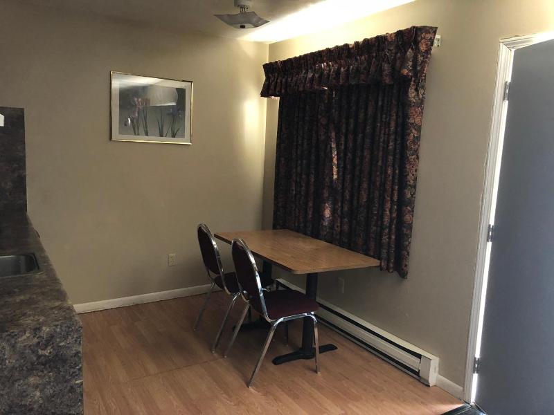 Village Inn Motel Holt