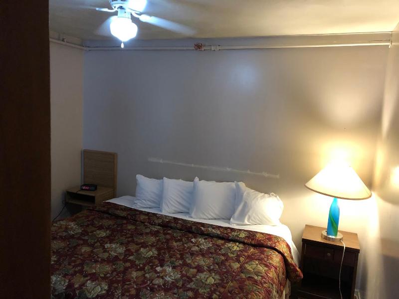 Village Inn Motel Holt